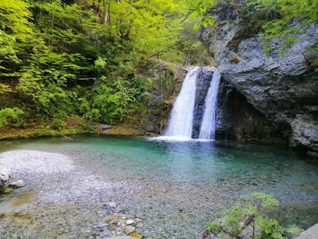 enipeas waterfall 2 1024x768